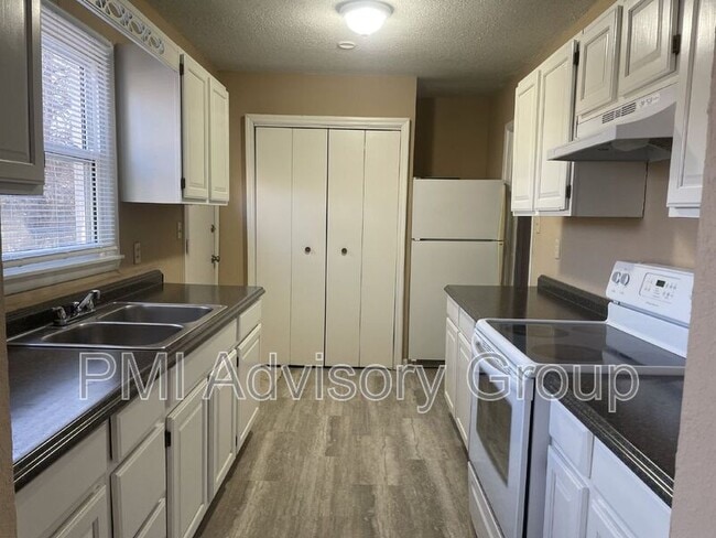 Building Photo - 3510 SW Clare Ave