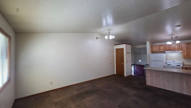Building Photo - 806 Spartan Dr