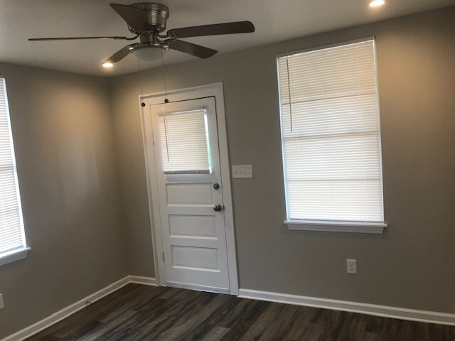 Living room - 6216 Roddie St