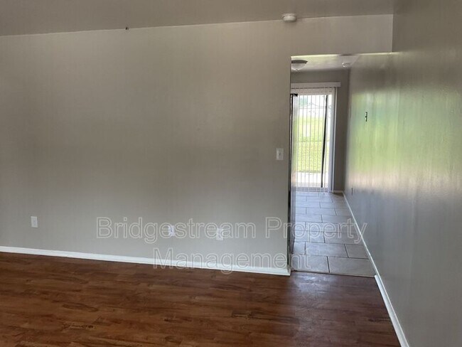 Building Photo - 4953 Leeper St