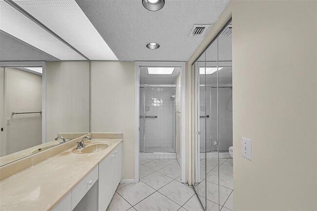 Building Photo - 1604 Abaco Dr