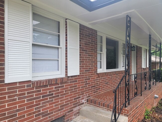 Building Photo - 5256 Eubanks Dr