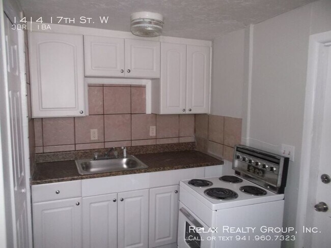 Building Photo - 1414 17th St W