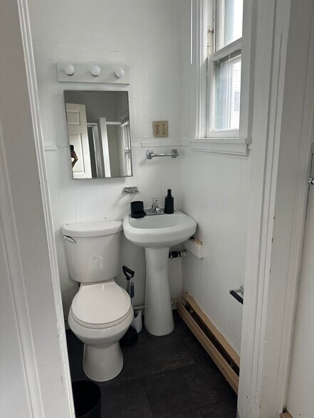 Building Photo - 105-1 Bool St