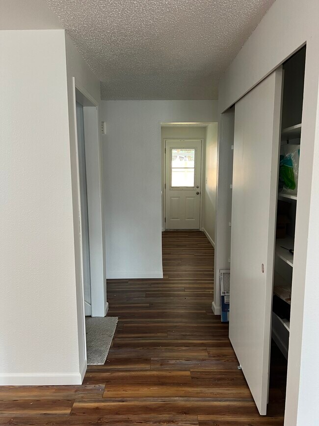 Building Photo - 2394 Lodgepole Dr SE