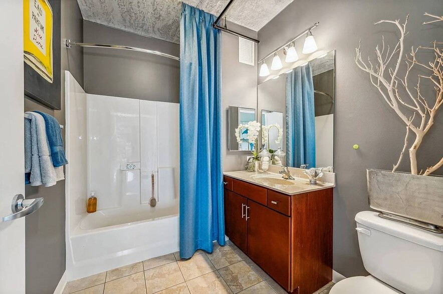 Building Photo - 964 S Clark St