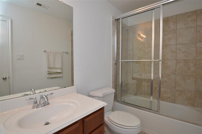 Building Photo - 18918 Cove Pointe Dr