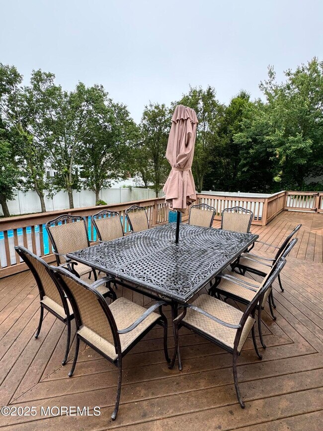 Building Photo - 3 Darien Dr