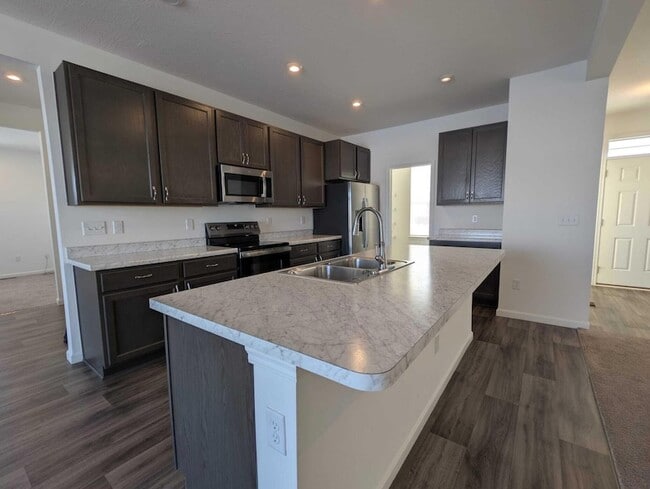 Building Photo - 8210 Daylily Dr