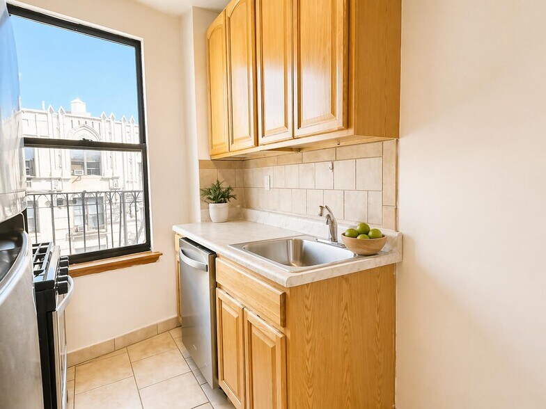 Building Photo - 86 Haven Ave