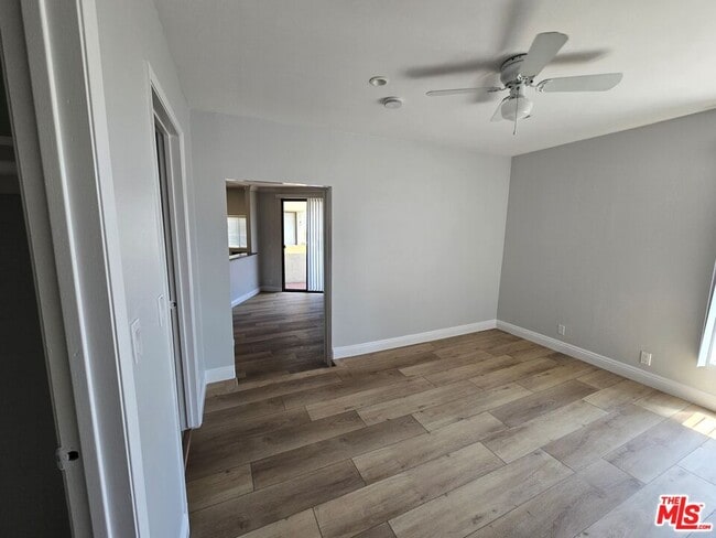 Building Photo - 2107 Beachwood Dr
