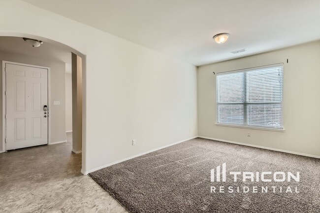 Building Photo - 1307 Hidden Valley Dr