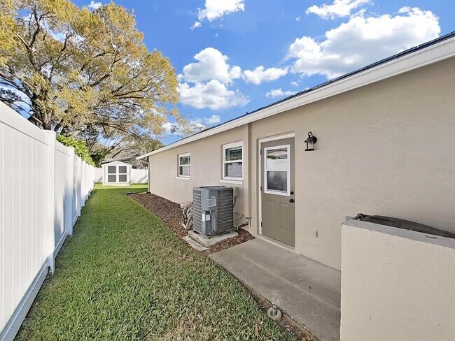 Building Photo - 308 Hammock Dr