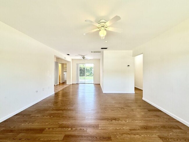 Building Photo - 14218 Sharon Dr