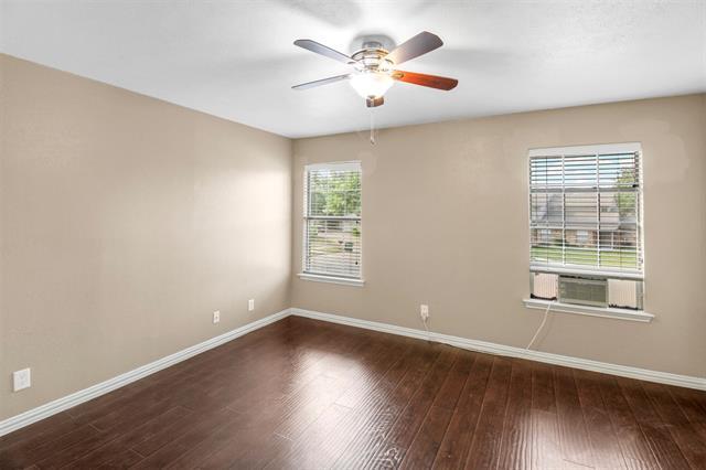 Building Photo - 2425 Lakeview Cir