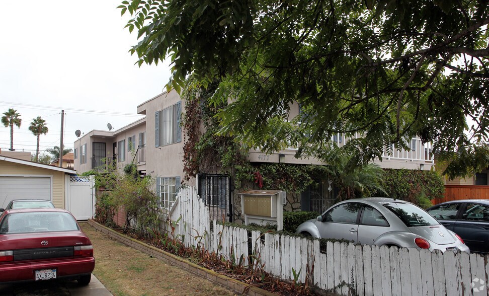 Building Photo - Floral Vine