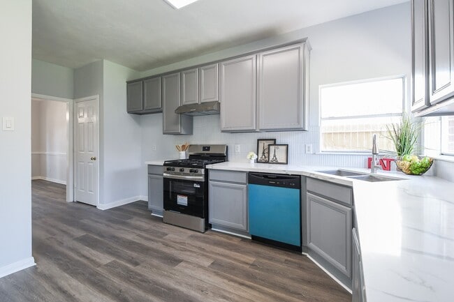 Building Photo - 13619 San Martin Ln