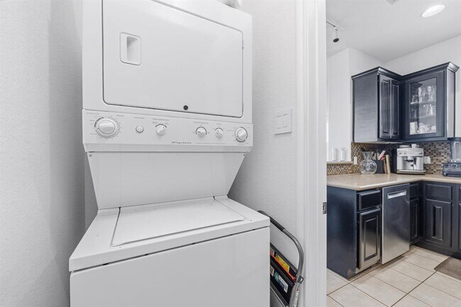 Building Photo - 1817 Carlson Dr