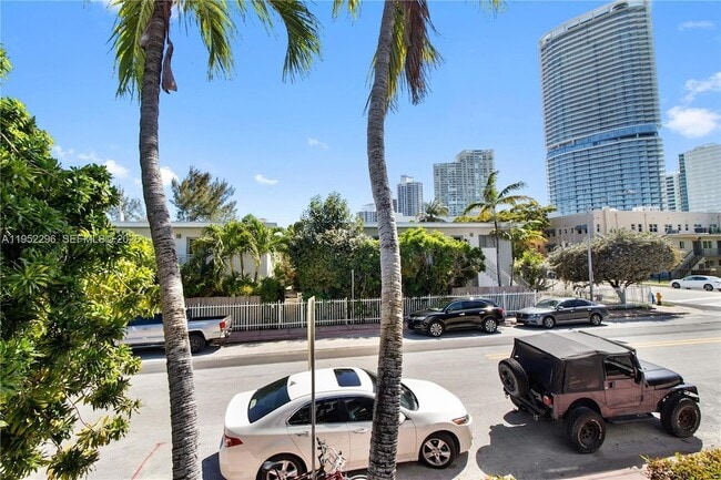 Building Photo - 1050 7th St