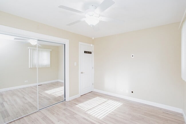 Building Photo - 720 Durham Ln