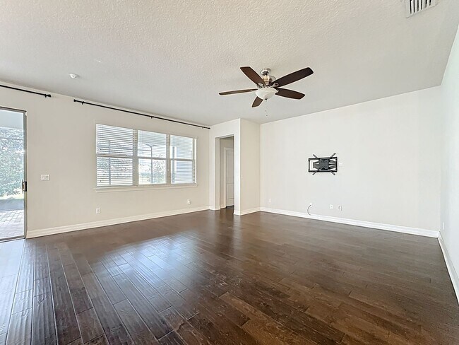 Building Photo - Executive Home with 5 bedrooms / four 1/2 ...