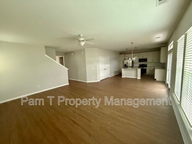 Building Photo - 400 Airways Ave