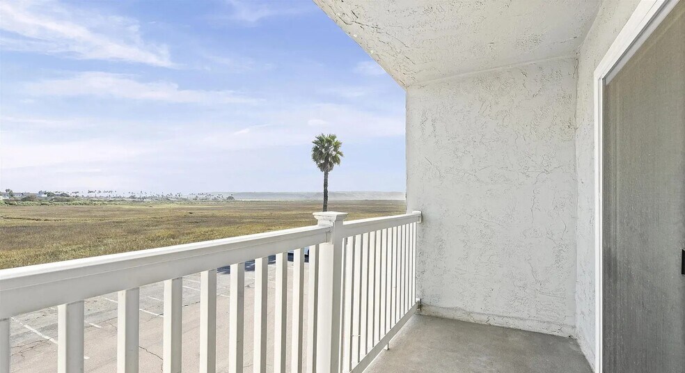 Building Photo - 1111 Seacoast Dr