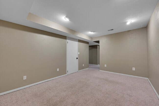 Building Photo - $2,800 - 3 Bed,  2.5 Bath Townhome in Arva...