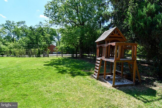 Building Photo - 4842 Randolph Dr