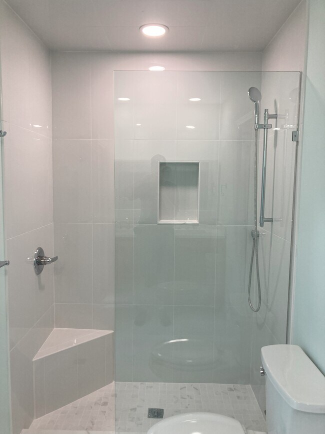 Master bath shower - 208 Mayan Ter