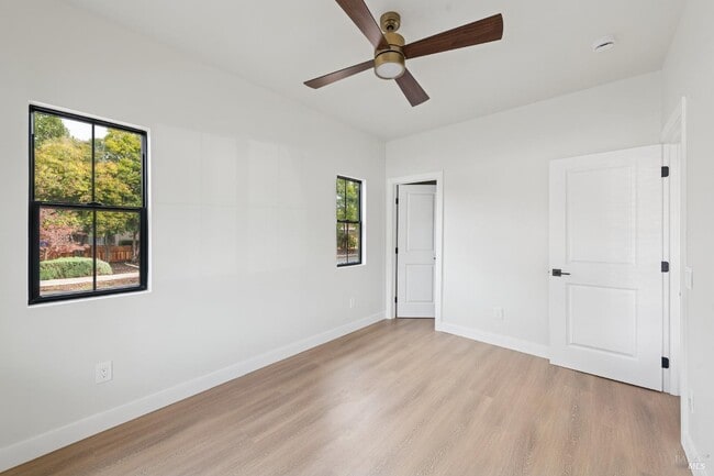 Building Photo - 735 Hunt Ave