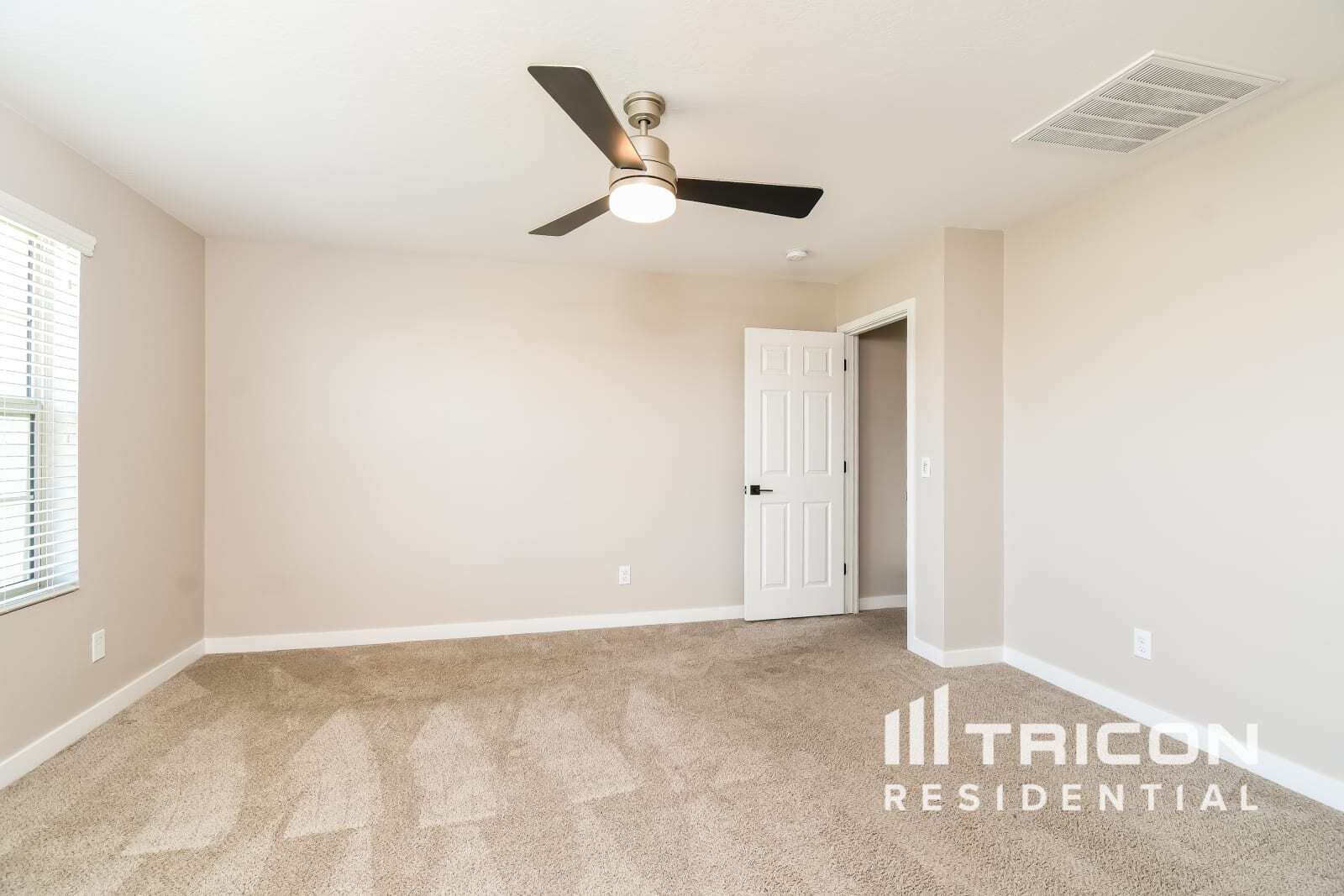 Building Photo - 9314 E Strobe Ave