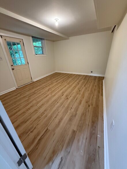 Building Photo - 301 Robin Hood Dr
