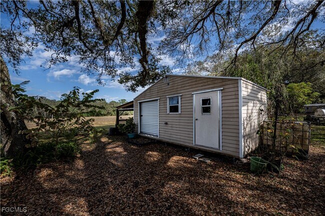 Building Photo - 4001 E Sunflower Cir