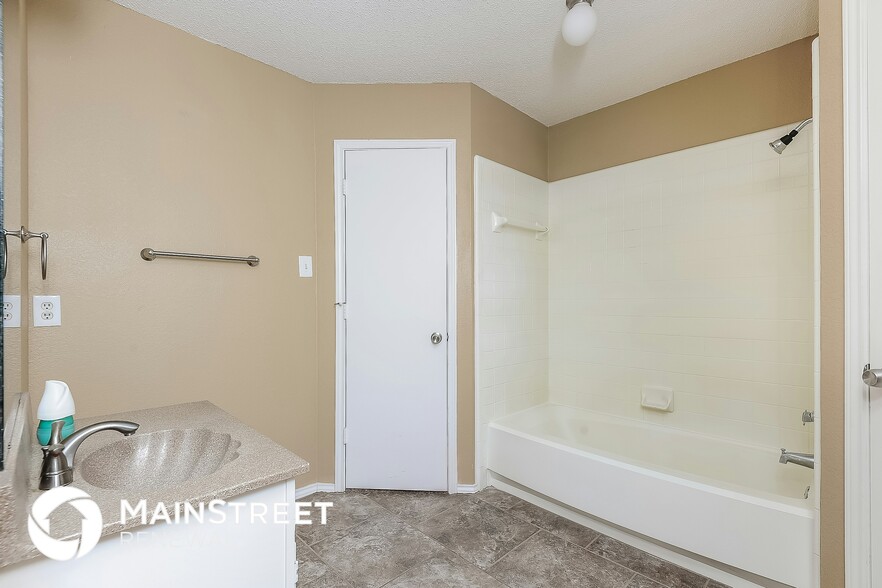 Building Photo - 645 Lemon Dr