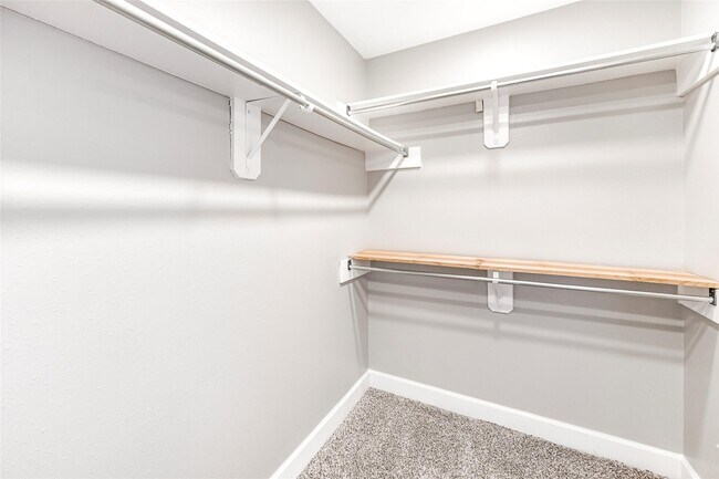 Building Photo - 7015 Yardley Dr