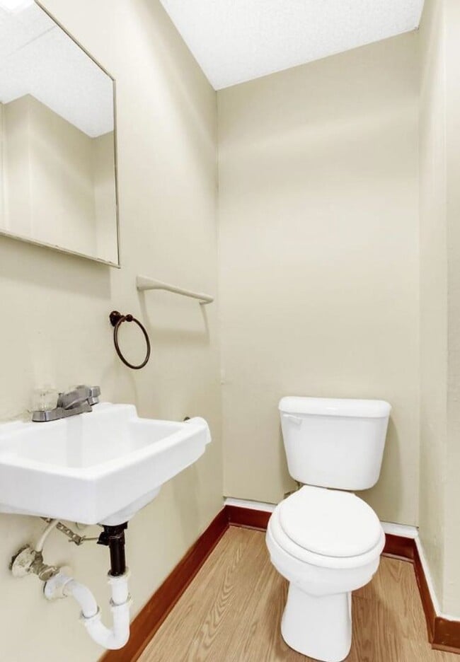 Building Photo - Bright 4 Bedroom, 1.5 Bath Home in Enola Pa!