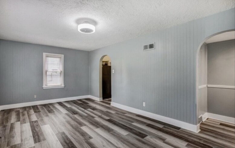 Building Photo - 2431 Gass Ave
