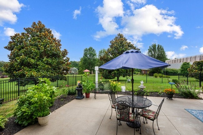 Building Photo - Executive Rental