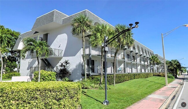 Building Photo - 4013 N Ocean Dr