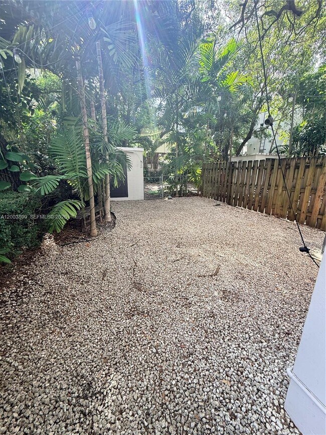 Building Photo - 3031 Center St