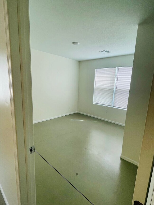 Building Photo - Gorgeous Brand New Townhome $300 OFF FIRST...