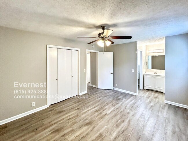 Building Photo - Inviting 3-Bedroom Home with Fenced Yard a...