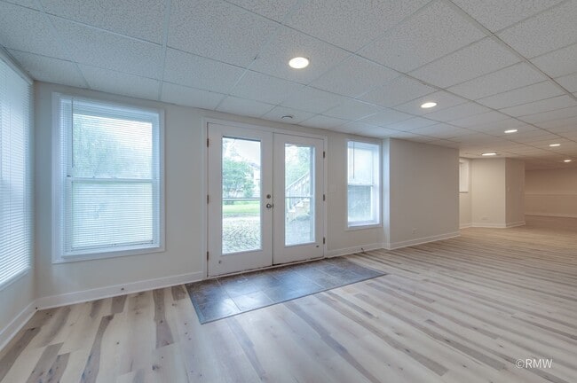 Building Photo - 770 Cole Dr