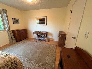 Building Photo - 1421 Elm Dr