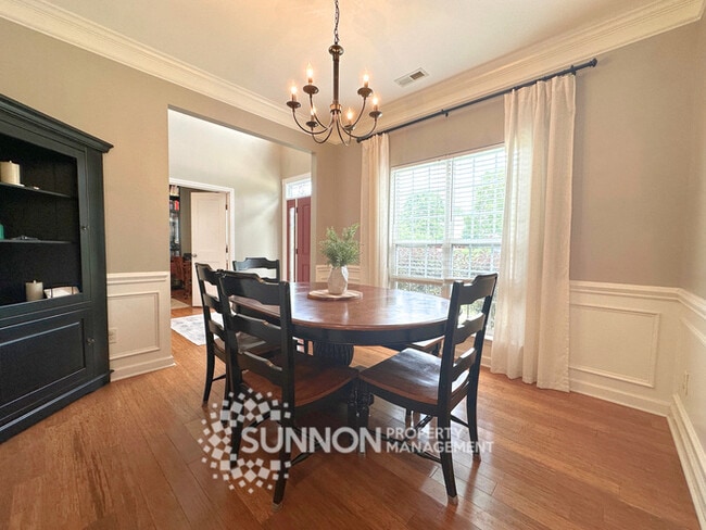 Building Photo - Spacious 3 bed, 2.5 bath with large bonus