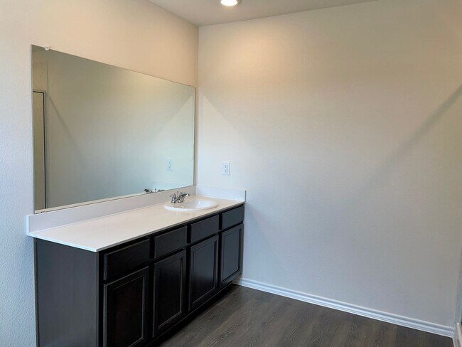 Building Photo - 4 Bed 2.5 Bath House For Lease in Sherman, TX!