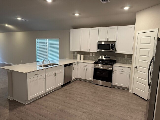 Building Photo - 2027 Summer Night Dr