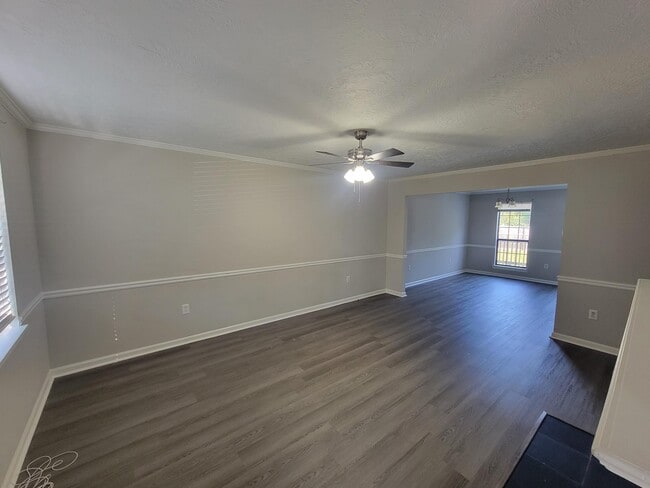 Building Photo - 3921 Miramar Dr Ext