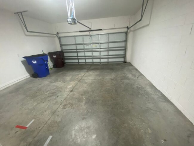 Building Photo - 3 Bedroom 2 Bath Villa in Oak Tree Pointe for RENT!